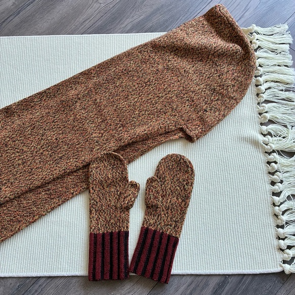 MARNI x Uniqlo Knitted Hooded Scarf and Mittens Set - Picture 6 of 7